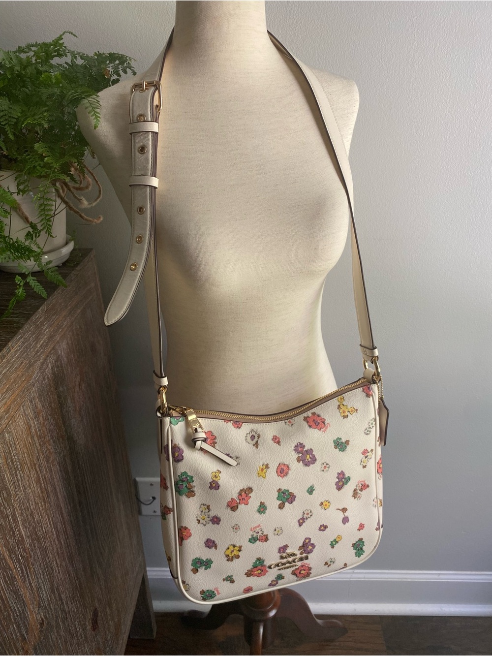 Coach ELLIE FILE BAG WITH SPACED FLORAL FIELD PRINT Crossbody Beige Gold - Picture 3 of 16